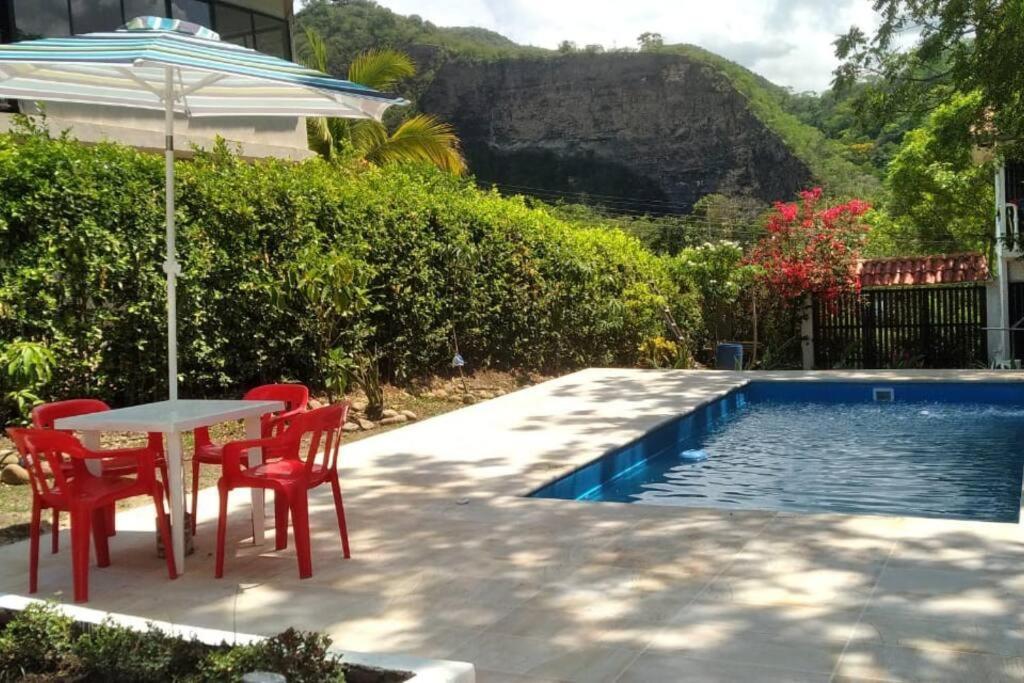 Casa Familiar Y De Descanso Villa Lorenza - Apulo Cund. Exterior photo