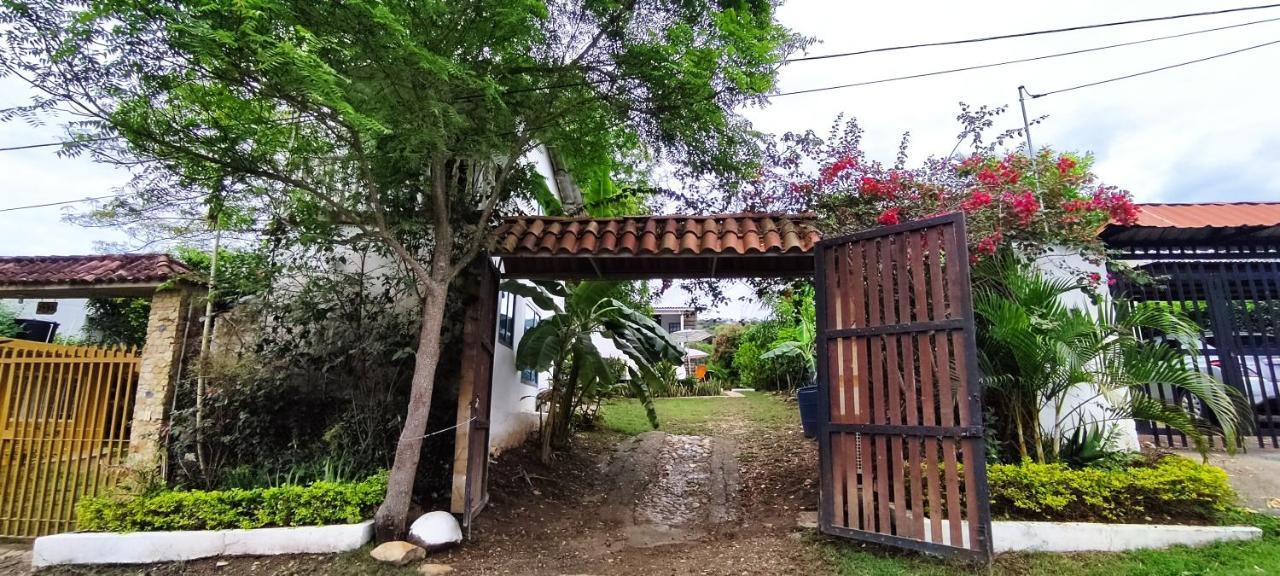 Casa Familiar Y De Descanso Villa Lorenza - Apulo Cund. Exterior photo